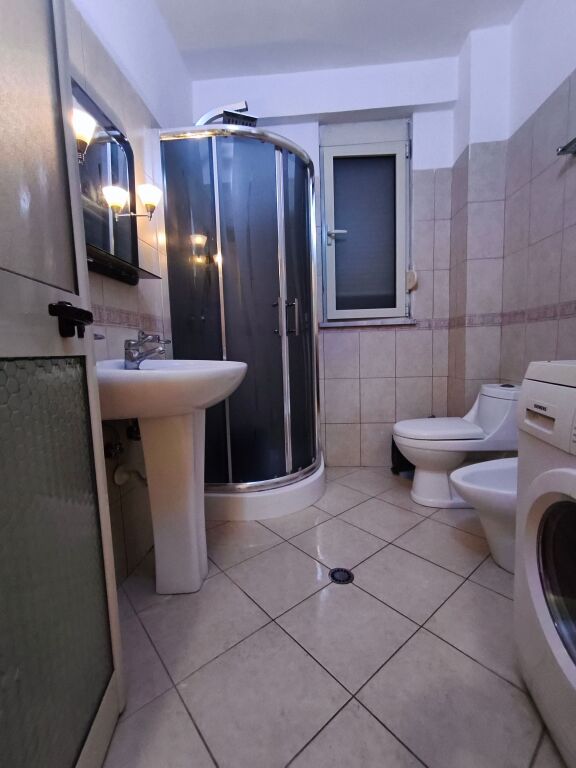 Apartament komod 1+1 me ballkon – afër plazhit në Golem