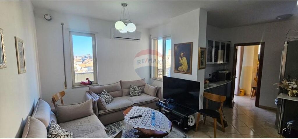 Shitet apartament 1+1 pranë shkollës “Mihal Grameno” 🏡