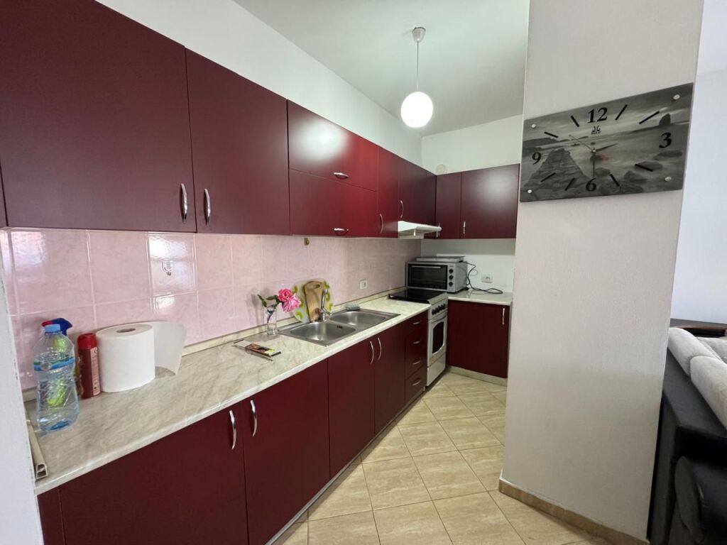 Jepet apartament me qera 1+1