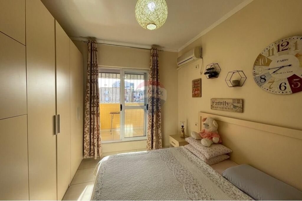 Shitet apartament tek Ish Tregu Elektrik, Tiranë 🏡