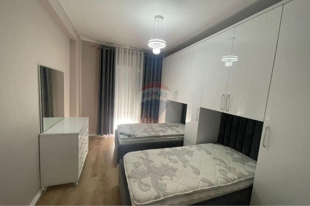 Shitet apartament 2+1 tek Univers City