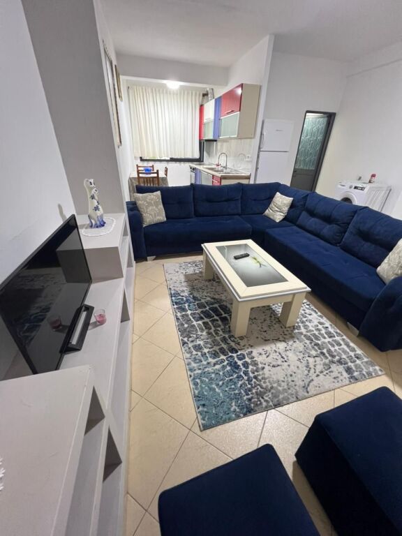 Jepet Apartament me Qira 1+1 - Rruga 5 Maji !
