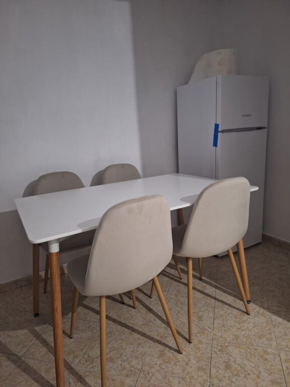 Apartament 2+1 me qera, qender, rr Kavajes 60 000 lek