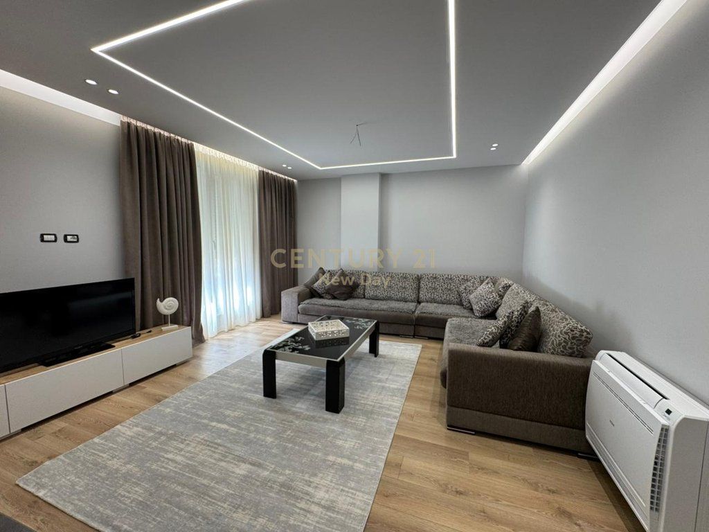 Jepet me Qira Apartament 2+1+2T Plus Post Parkimi ne Rezidencen Dyrrakium 1200€ | 100 m²