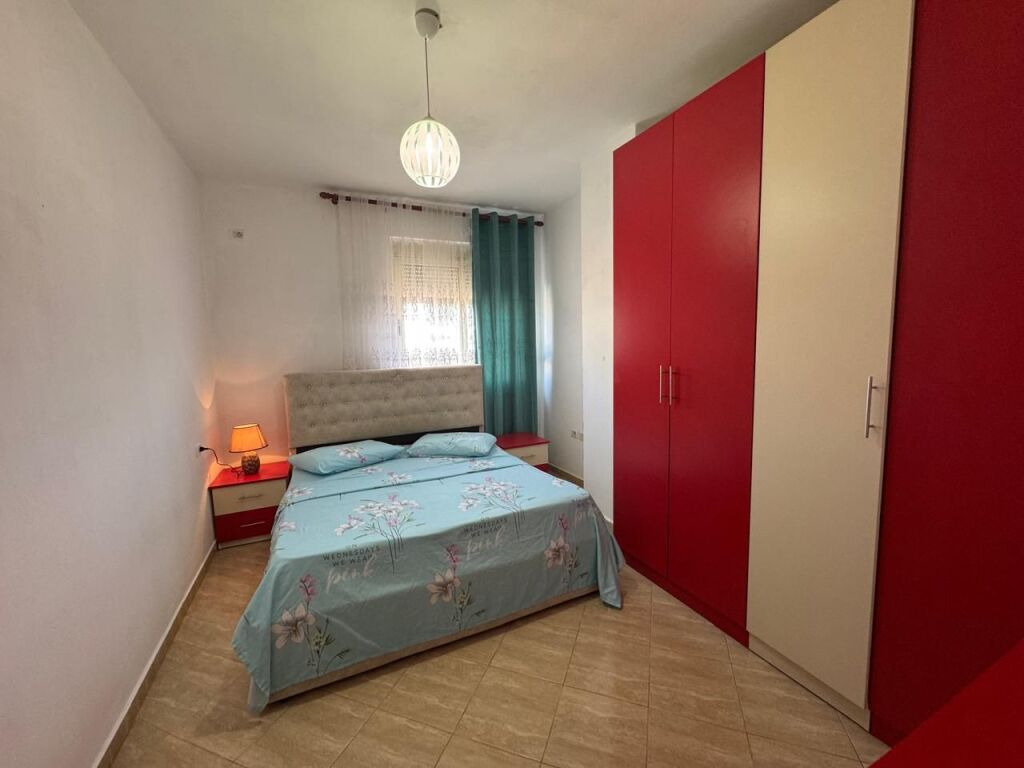 Jepet apartament me qera 1+1