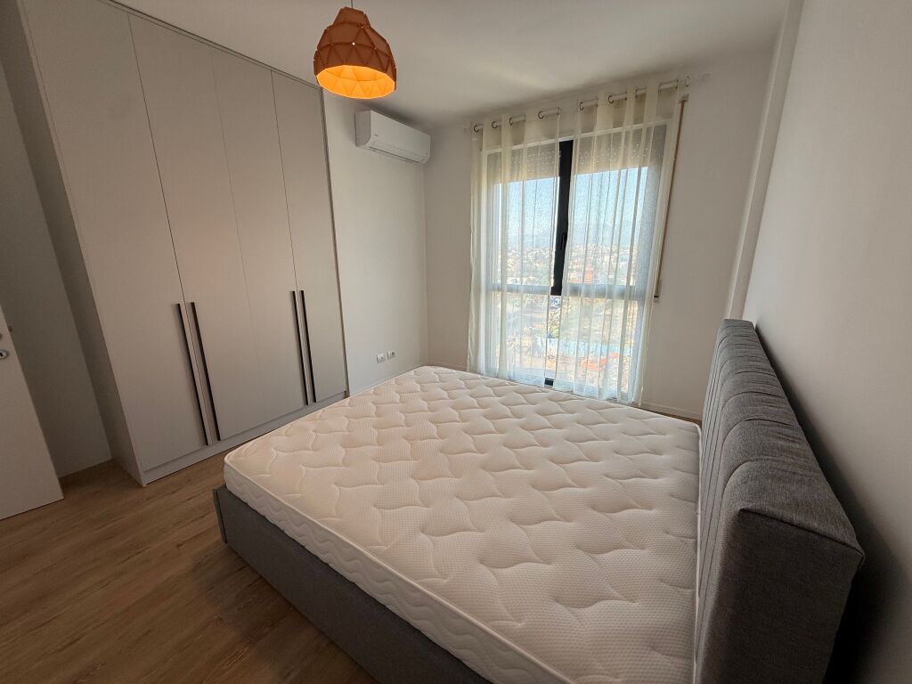 Tirane, jepet me qera apartament 1+1+Ballkon Kati 6, 60 m², 49.000 Lekë (Akses Tirana)