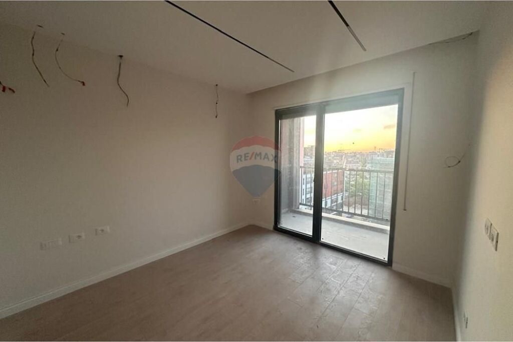 Shitet apartament 2+1+2 te bulevardi i ri