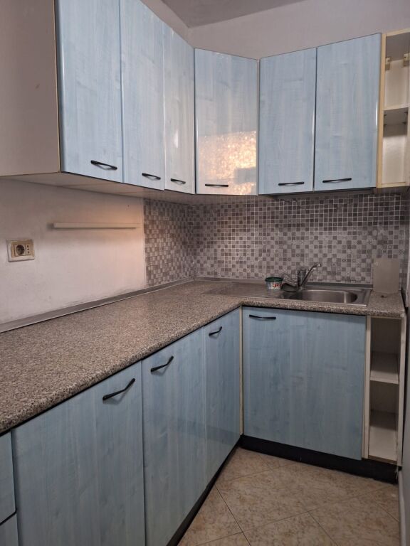 Apartament 2+1 me qera, qender, rr Kavajes 60 000 lek