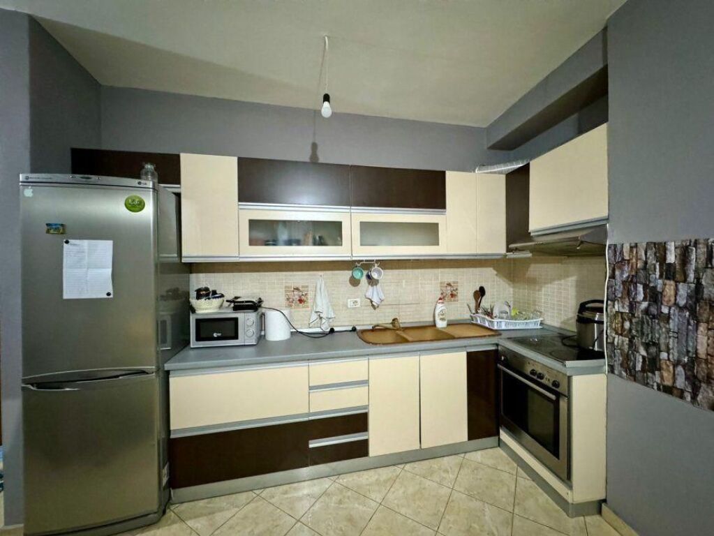 Shitet apartament 1+1 ne Astir prane Vila L