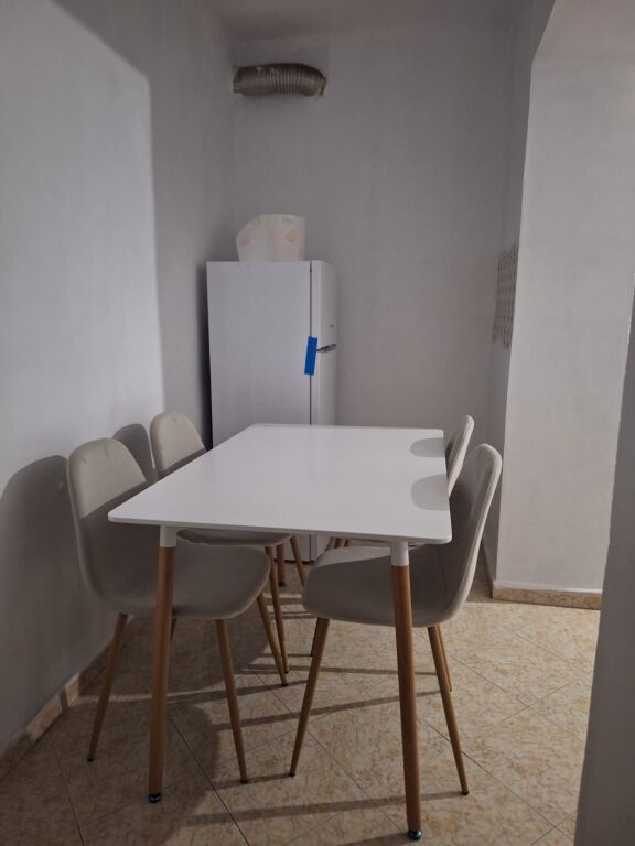 Apartament 2+1 me qera, qender, rr Kavajes 60 000 lek