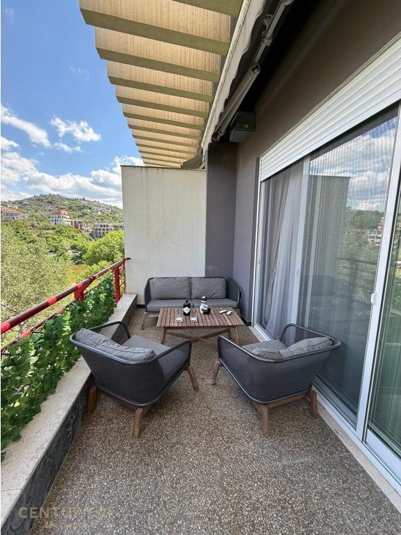 Appartamento 2+1+2 in Affitto al Lago Secco, Tirana! 2.000 € /Mese Sup. Totale 120m2