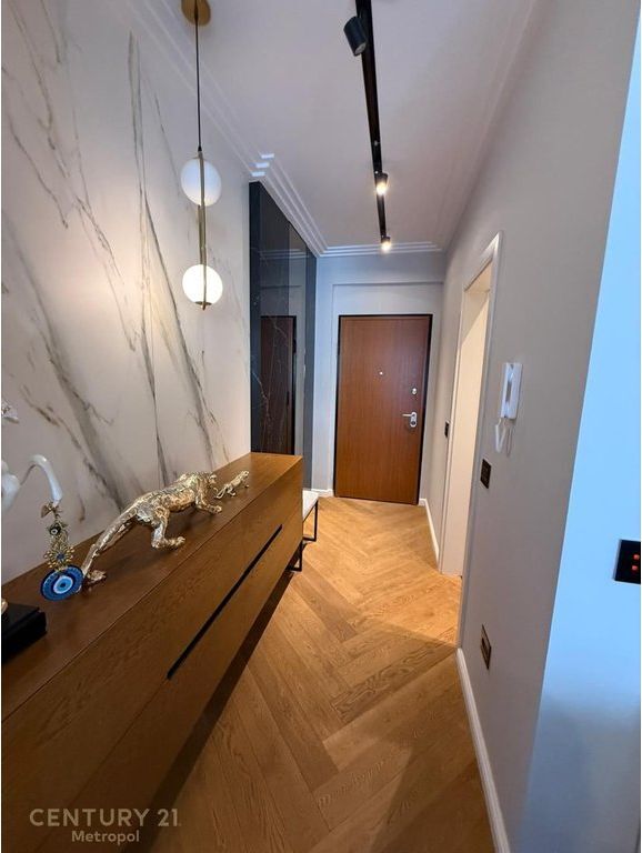 Appartamento 2+1+2 in Affitto al Lago Secco, Tirana! 2.000 € /Mese Sup. Totale 120m2