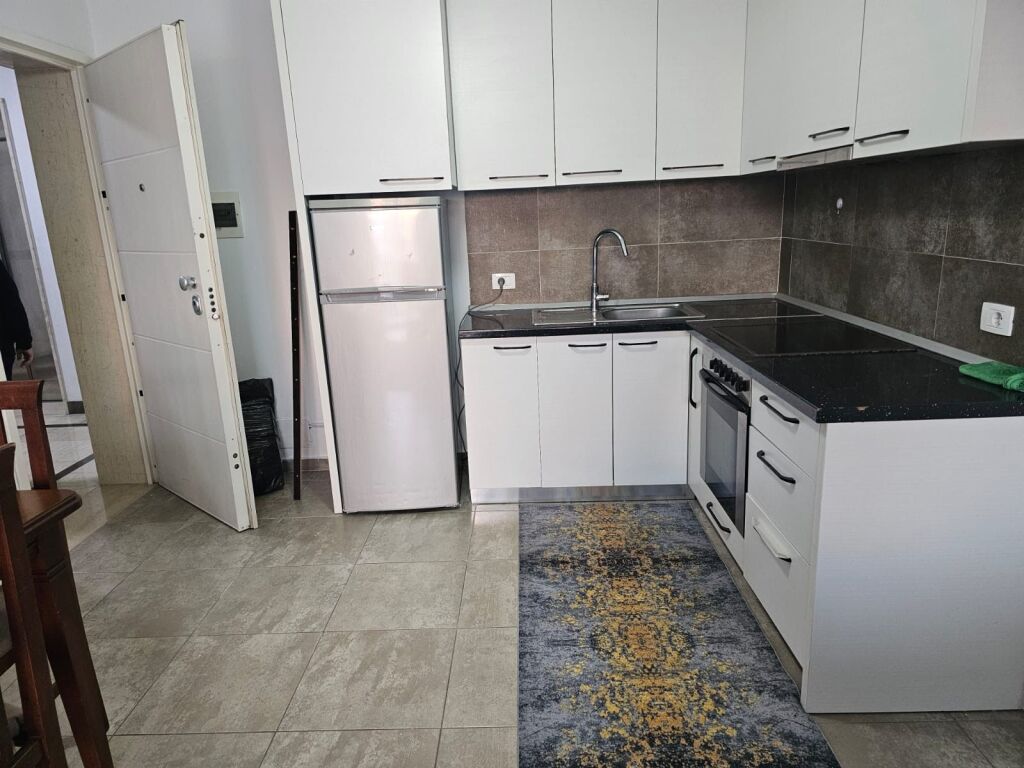 2+1,i mobiluar,kompleksi Aba,21 Dhjetori,550 mije leke