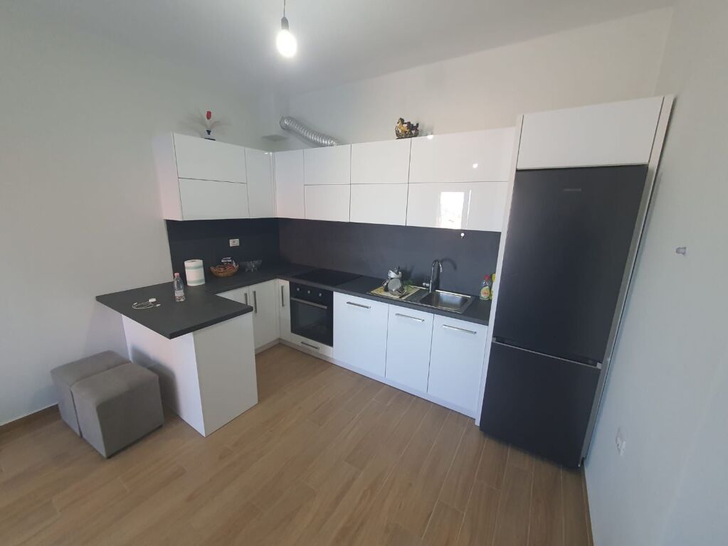 Jepet me qira 2+1+2 Ish Dogana 600€