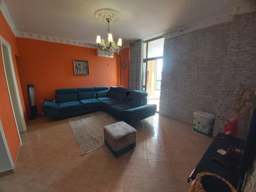 APARTAMENT ME QERA 2+1 TREGU ELEKTRIK 55.000 LEKE FH-72126