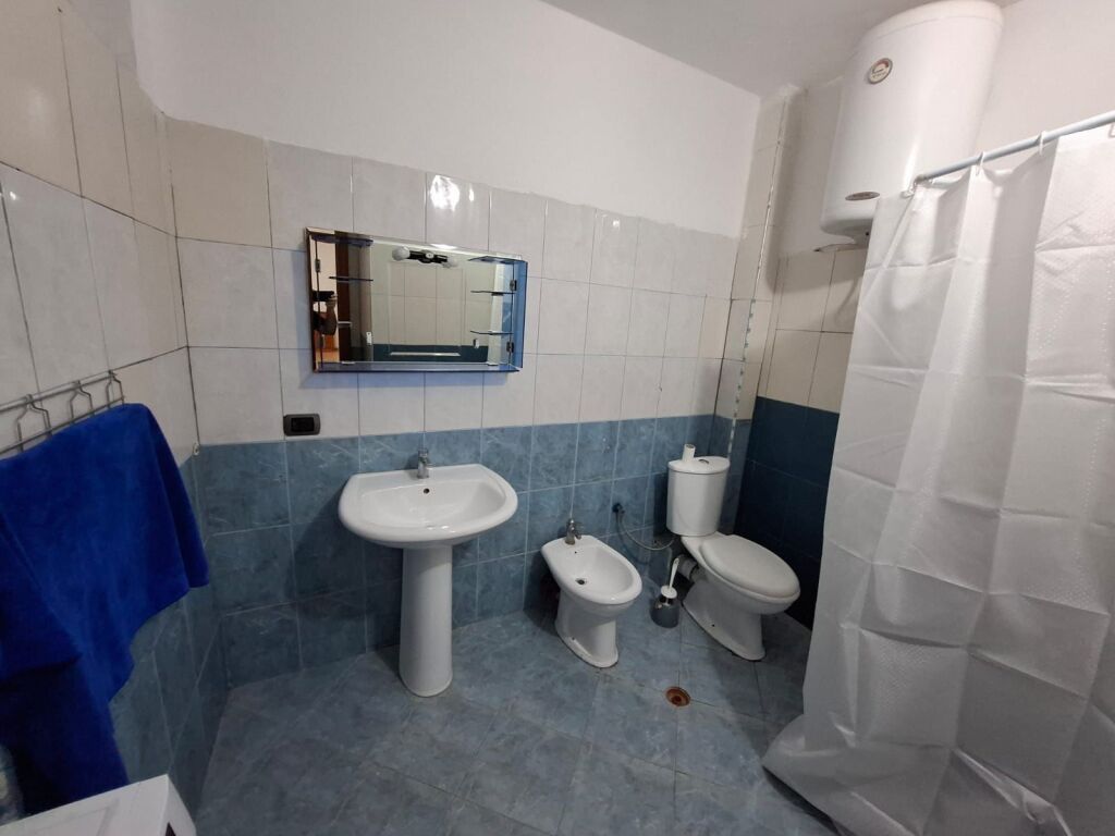Jepet me Qera Apartament 1+1 Ne Qender te Durrsit