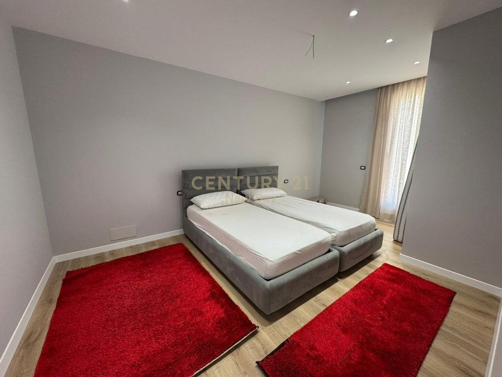 Jepet me Qira Apartament 2+1+2T Plus Post Parkimi ne Rezidencen Dyrrakium 1200€ | 100 m²