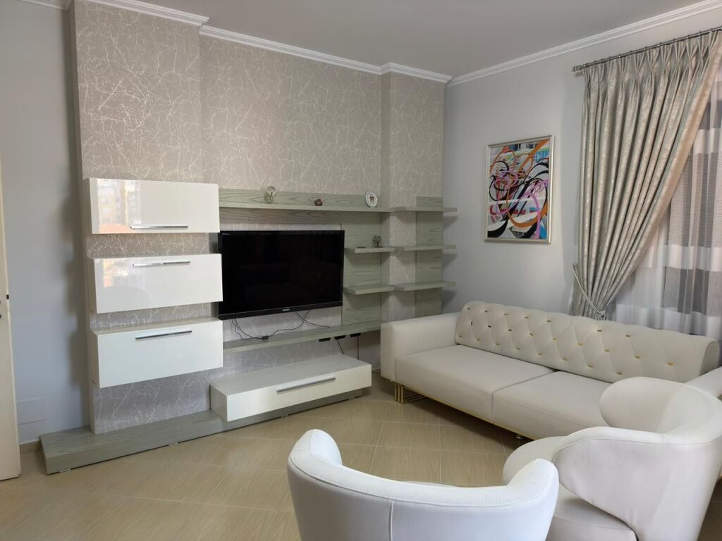 Apartment 1+1 with balcony for rent in the 21 Dhjetori area.