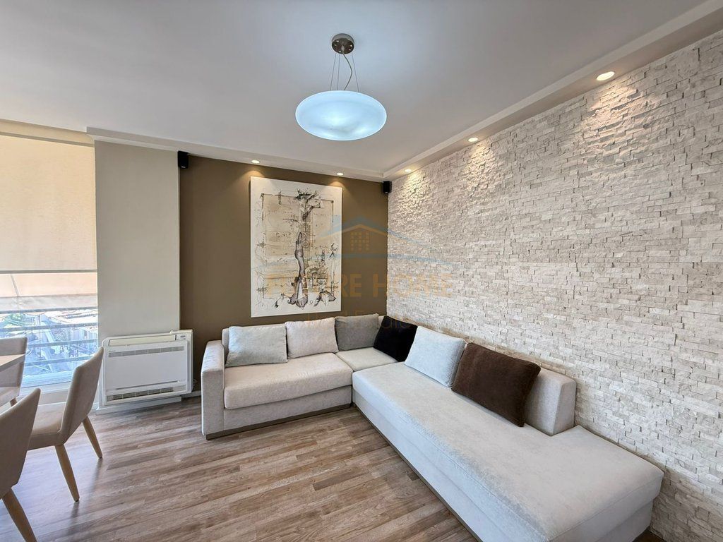 Shitet, Apartament 2+1+2, Selite