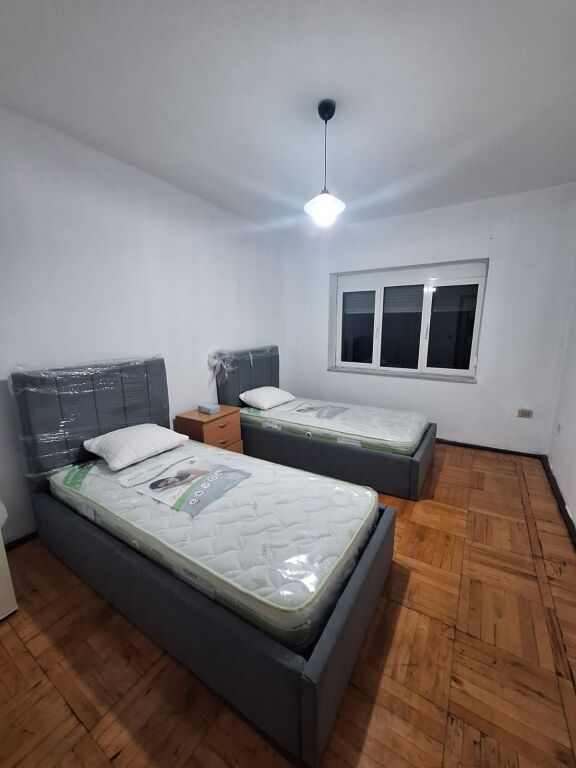 Apartament 2+1 me qera, qender, rr Kavajes 60 000 lek