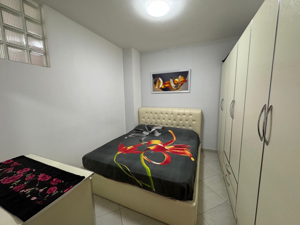 Jepet apartament me qera 1+1