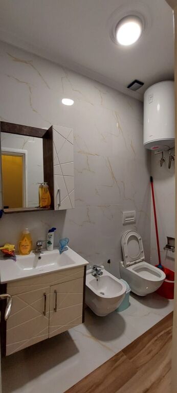 Shitet apartament 1+1 ne Fresk