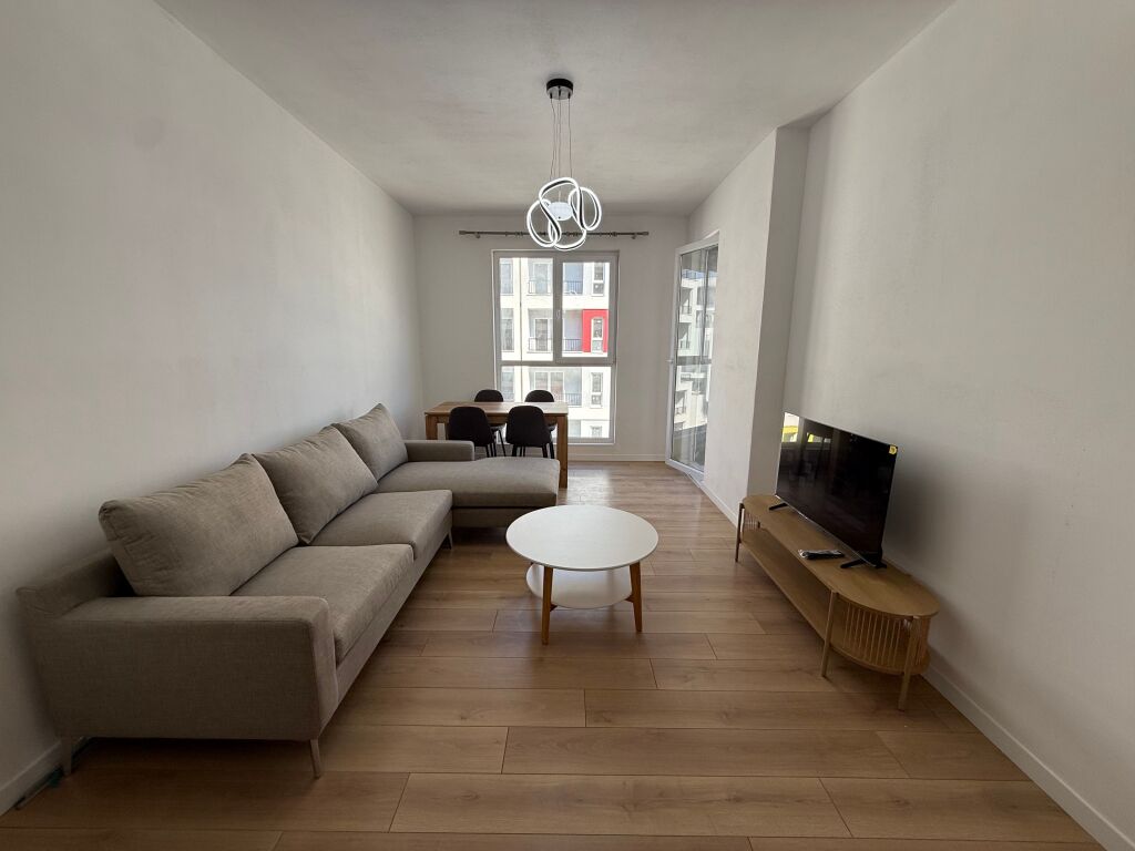 Tirane, jap me qera apartament 2+1+2 tualete+ Ballkon Kati 6, 90 m², 49.000 Lekë (Univers City)