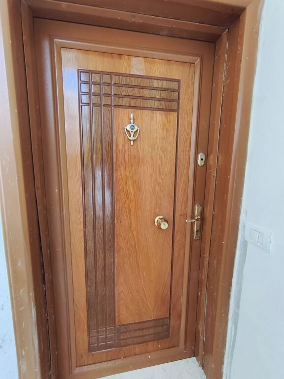 Apartament Modern 2+1, i Rinovuar Plotësisht, 15 Minuta nga Qendra e Qytetit, Parkim Falas
