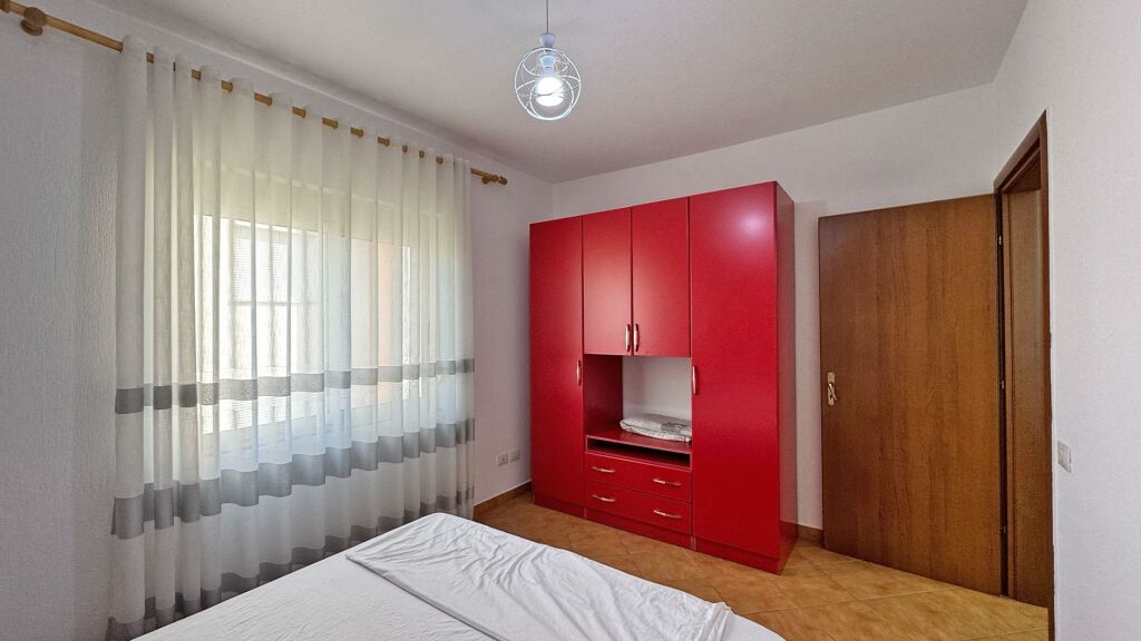 Shitet apartament 1+1. Kati 4, pa ashensor. Durres, Shkembi Kavajes