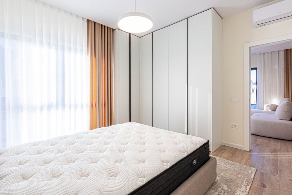 💫 94m² Perfeksion me Oxhak, Tarracë &amp; Verandë! 💥 Shitet Penthouse 1+1 Luxury P.2025 - Mbi 50K Investim &amp; Pamje Ballore (📍LIQENI THATË - RADISSON 🏢
