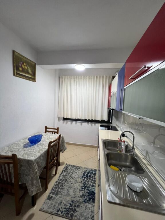 Jepet Apartament me Qira 1+1 - Rruga 5 Maji !