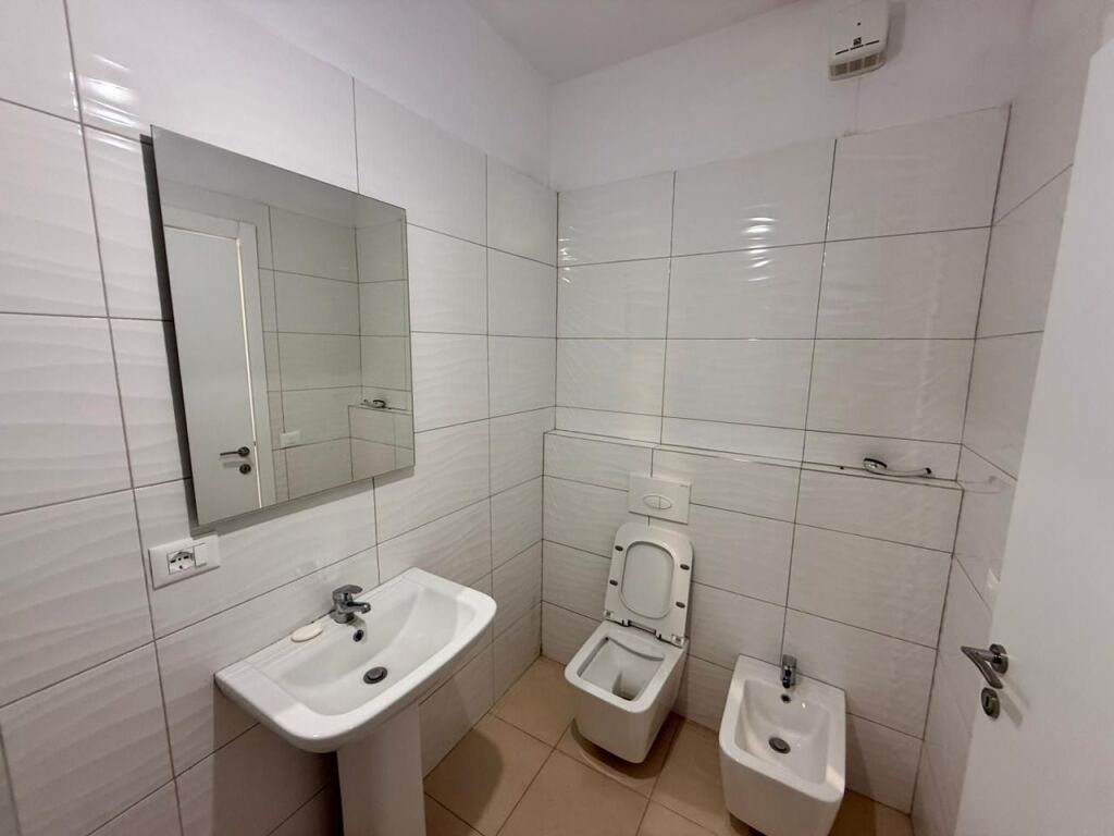 📣 QERA SUPER Apartament 1+1 📍 Kompleksi Univers City, Prane QTU ✨ 💶 Cmimi 35.000 Leke/Muaj