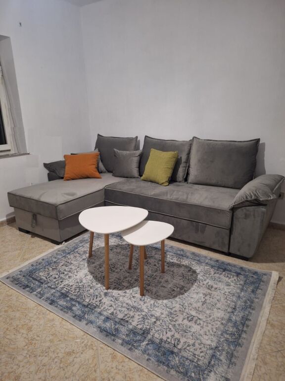 Apartament 2+1 me qera, qender, rr Kavajes 60 000 lek
