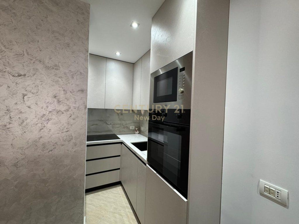 Apartament 2+1+2 T Plus Garazh me Qira në Plazh, Durrës - 700€ | 115 m²