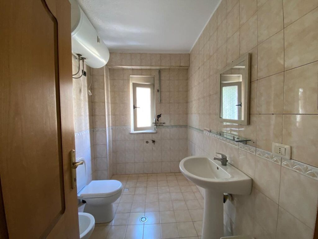 UFFICIO IN AFFITTO 100 M2 BLLOK 85.000 LEKE FH-72042