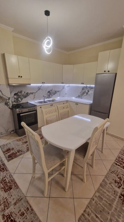 ASTIR APARTAMENT ME QERA 1+1 E MOBILUAR
