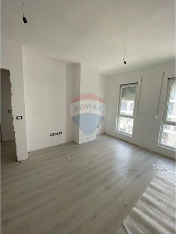 Shitet apartament 2+1 tek Univers City 🏡