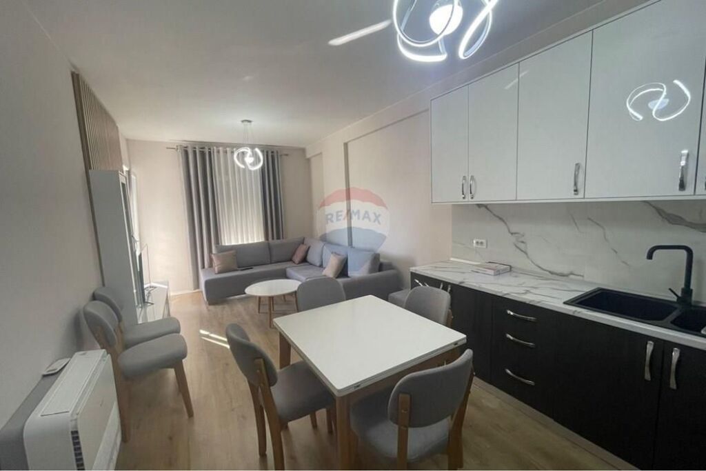 Shitet apartament 2+1 tek Univers City