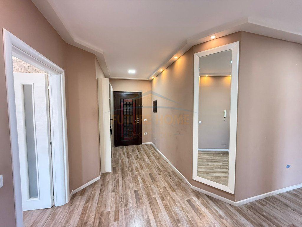 Shitet, Apartament 2+1+2, Selite