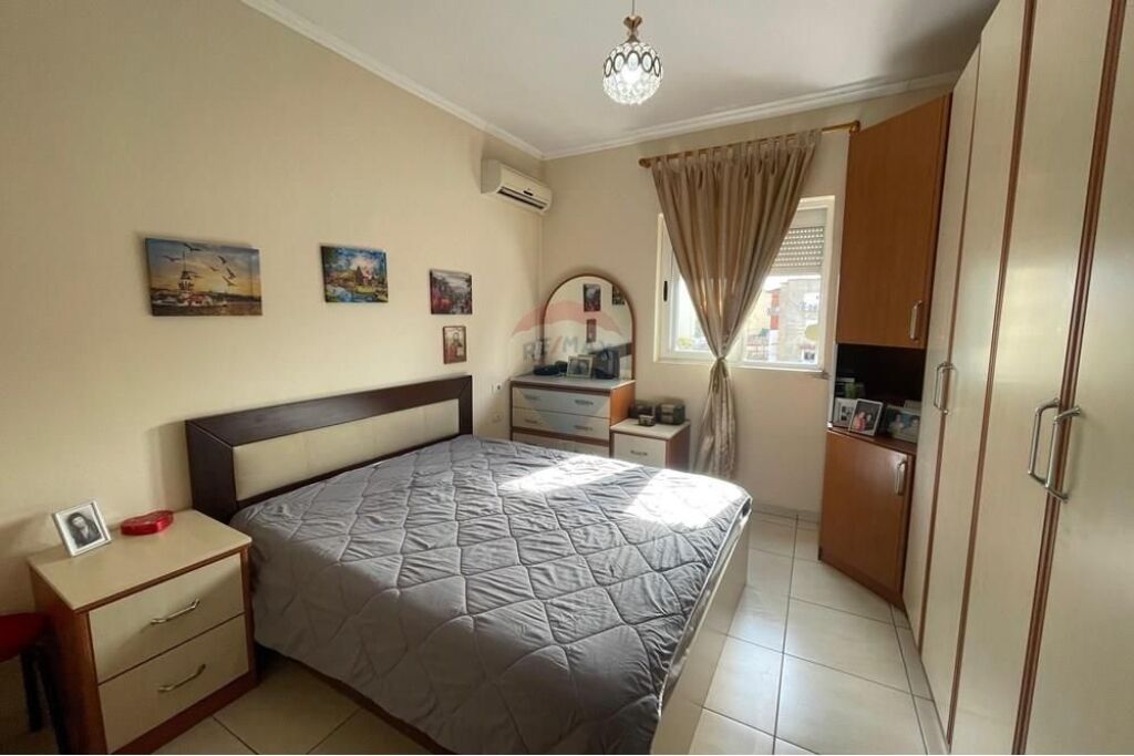 Shitet apartament tek Ish Tregu Elektrik, Tiranë 🏡