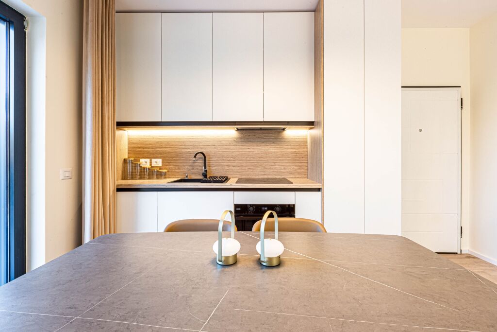 💫 94m² Perfeksion me Oxhak, Tarracë &amp; Verandë! 💥 Shitet Penthouse 1+1 Luxury P.2025 - Mbi 50K Investim &amp; Pamje Ballore (📍LIQENI THATË - RADISSON 🏢