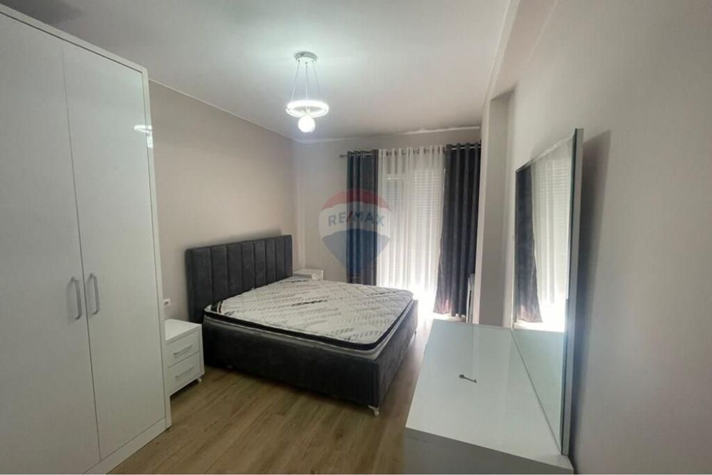 Shitet apartament 2+1 tek Univers City