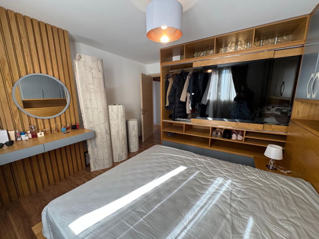 Jepet apartament me qera 1+1