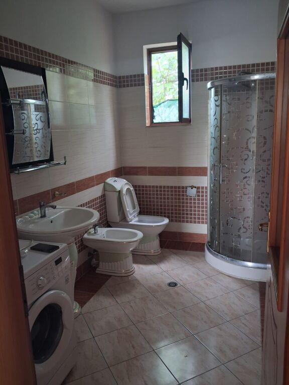 Affitto | Shtëpi private 2 + 1 | Laprakë | 400 €/mese