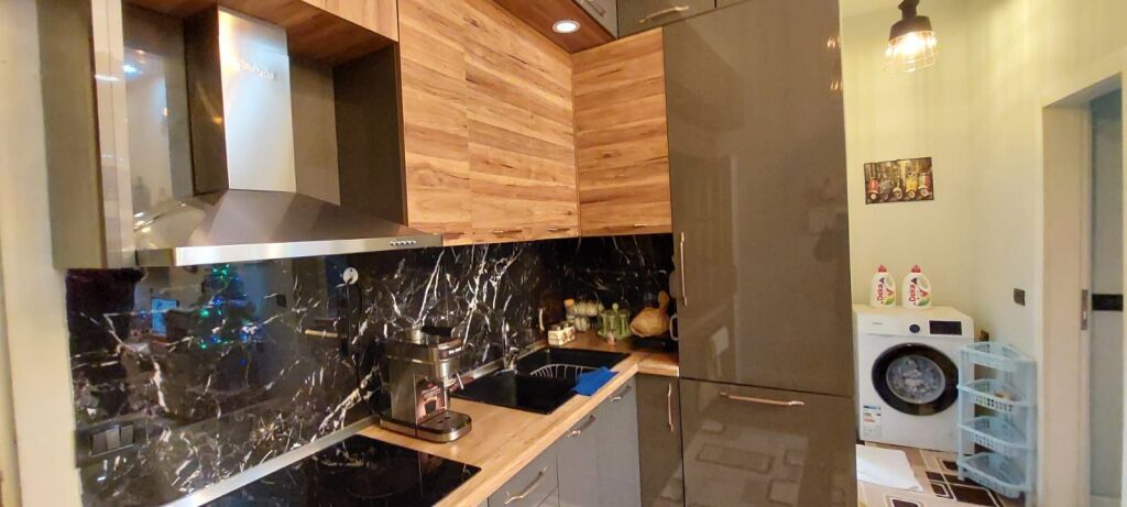 Shitet apartament 1+1 ne Fresk
