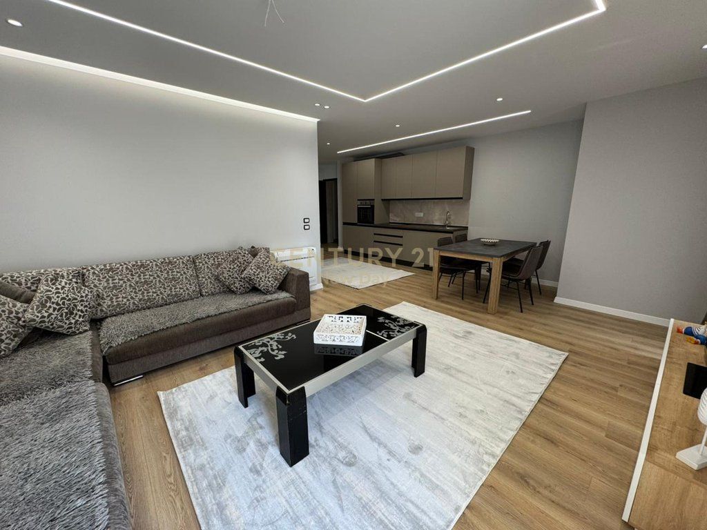 Jepet me Qira Apartament 2+1+2T Plus Post Parkimi ne Rezidencen Dyrrakium 1200€ | 100 m²