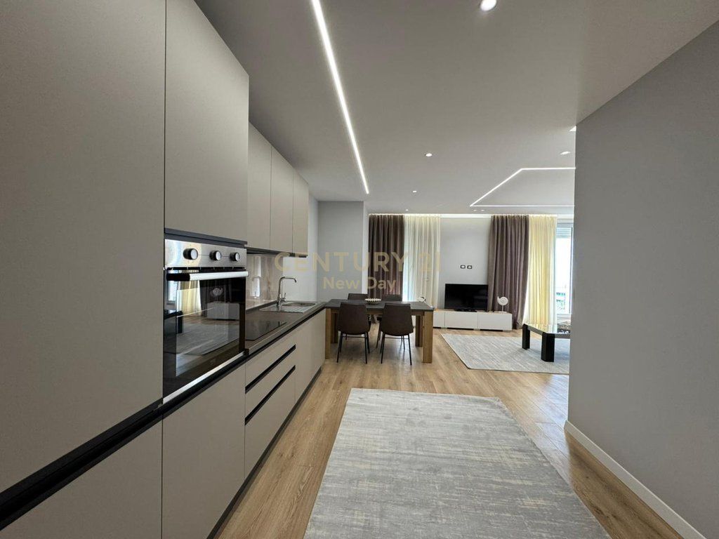 Jepet me Qira Apartament 2+1+2T Plus Post Parkimi ne Rezidencen Dyrrakium 1200€ | 100 m²