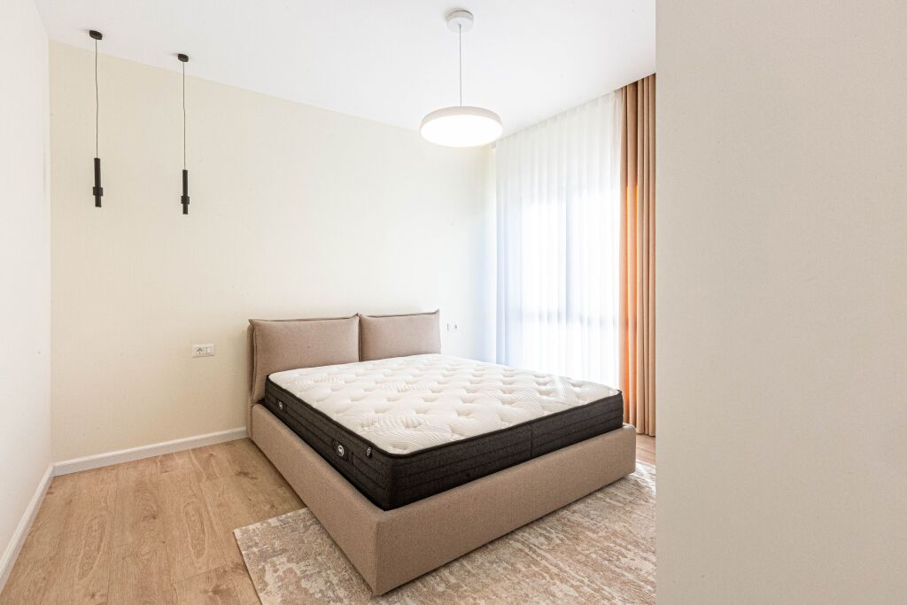 💫 94m² Perfeksion me Oxhak, Tarracë &amp; Verandë! 💥 Shitet Penthouse 1+1 Luxury P.2025 - Mbi 50K Investim &amp; Pamje Ballore (📍LIQENI THATË - RADISSON 🏢