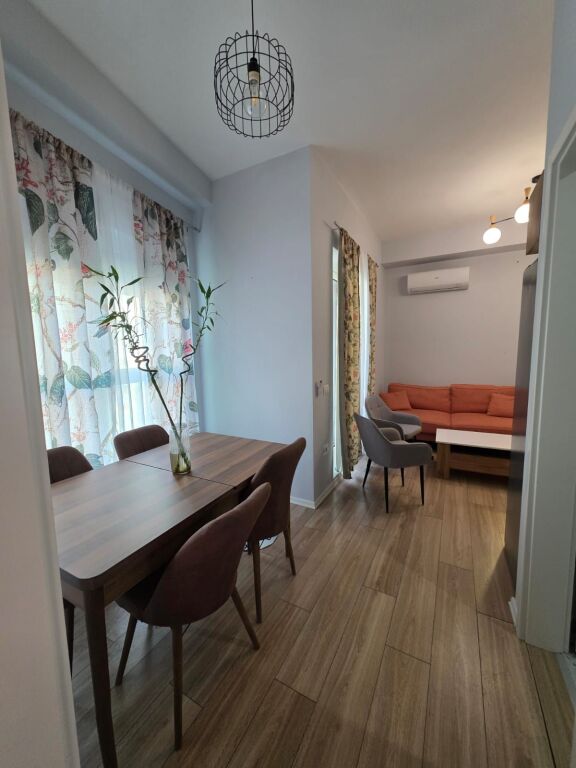 🏠 Jepet me qera apartament 1+1  📍 Adresa: Ali Demi, Kompleksi Mangalem💰 Çmimi: 45,000 lekë