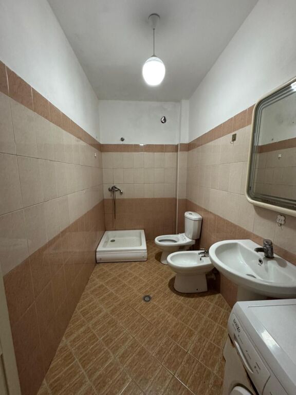 Jepet apartament me qera 1+1